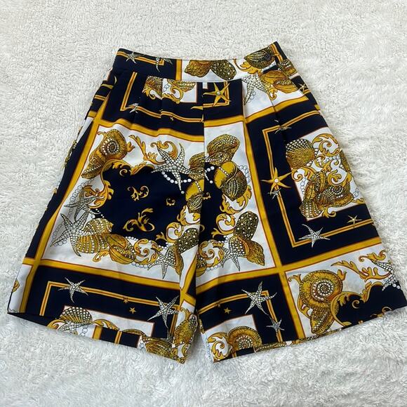 Vintage 80s Joyce gold and navy seashell novelty print silky shorts, size 8 - Picture 1 of 11